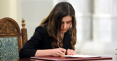 Stire din Economie : 92 de taxe parafiscale vor fi tăiate sau comasate. Câte mai rămân?