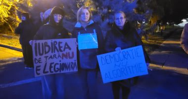 Protestele împotriva lui Călin Georgescu au ajuns la Constanţa! “Noi suntem poporul, jos cu dictatorul!” - 2