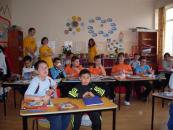 Stire din Cultură-Educație : Sweet Land în vizită la Școala Spectrum