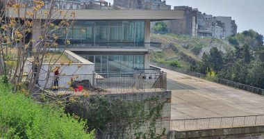 A început curățenia la Edificiul Roman cu Mozaic