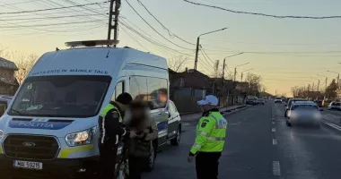 Stire din Eveniment : Pietonii și bicicliștii, sancționați în trafic. Peste 150 de amenzi aplicate