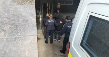 Stire din Eveniment : Polițistul acuzat de viol și pornografie infantilă vrea să fie în libertate