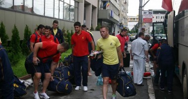 Stire din Sport : Rugbyștii români au fost nevoiți să plece la aeroportul din Lvov cu taxiurile