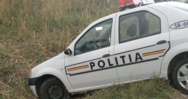Stire din Eveniment : Polițist beat, implicat într-un accident cu mașina de serviciu