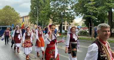Paradă pe bulevardul Tomis. Comunitatea Turco-Tătară defilează pe străzile din Constanța - 10