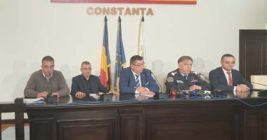 Stire din Eveniment : Pompierii constănțeni se pregătesc pentru inundații ca în Bulgaria. Prefectul face apel către populație