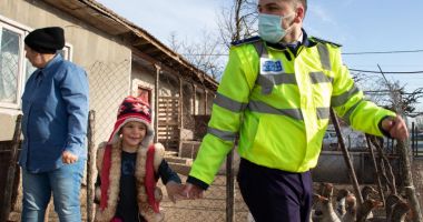 GALERIE FOTO / Polițiștii constănțeni, ajutoarele lui Moș Crăciun - 10