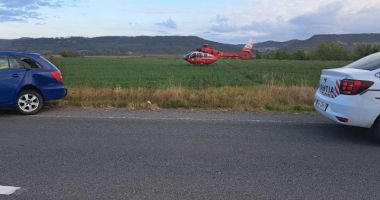 Stire din Eveniment : O tânără de 23 de ani, accidentată pe DN14, transportată la spital cu elicopterul SMURD