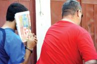 În fotografiile de la dosar se vede cât de îngrozit era copilul când mama îl abuza sexual