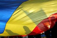 Un român a salvat, cu mâinile goale, steagul României incendiat de extremiștii sârbi