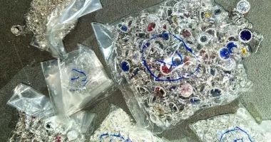 Stire din Eveniment : Captură impresionantă de bijuterii făcută de polițiștii de frontieră la Băneasa