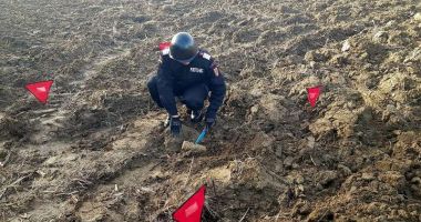 Stire din Eveniment : Un proiectil exploziv calibru 76 de milimetri, găsit în timpul unor lucrări agricole