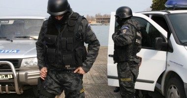 Stire din Eveniment : DESCINCERI CU MASCAȚI pentru pensii pe motive de boală, obținute ilegal