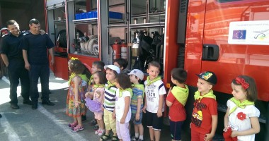 Pompierii, vizitați de copii de la Grădinița "Colibri" Constanța - 3