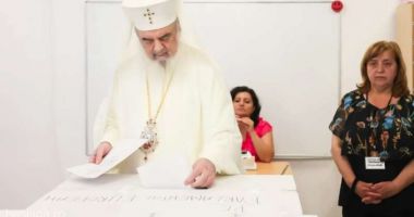 Stire din Cultură-Educație : Patriarhul Daniel a votat la alegerile europarlamentare şi locale