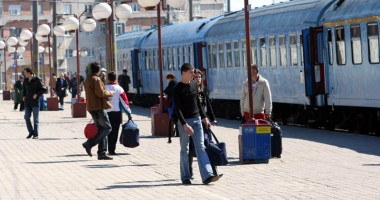 Stire din Cetățenești : "Uite cum sunt ajutați elevii să golănească!"