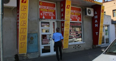 Stire din Eveniment : DESCINDERI CU MASCAȚI / Polițiștii controlează casele de amanet din Constanța