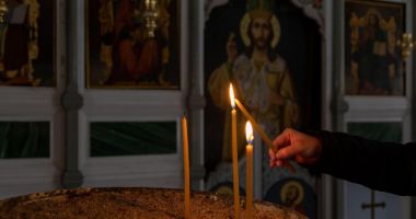Stire din Cultură-Educație : Lunea Sfântului Duh, sărbătoare cu cruce roșie în a doua zi de Rusalii. Tradiții și semnificație