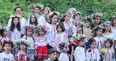 Povestea cămășilor dobrogene cu altiță. "Ele reprezintă trecutul, prezentul și viitorul nostru" - 3