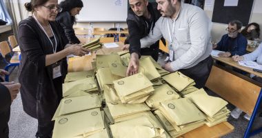 Stire din Actualitate : UPDATE Alegeri prezidențiale Turcia: Rezultate preliminare - Erdogan: 52,3%, Kilicdaroglu: 41,8%
