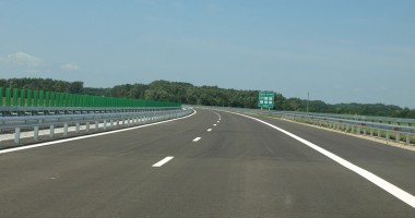 Stire din Eveniment : Minor cercetat pentru că a furat din gardul de protecție al Autostrăzii A2