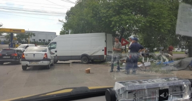 Galerie FOTO. Accident puternic între un BMW și o dubă de marfă, pe bulevardul Mamaia - 2
