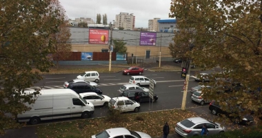ZI DE ZI ESTE LA FEL! NERVI ÎNTINȘI LA MAXIM, HAOS ȘI CIRCULAȚIE BLOCATĂ. UNDE ESTE POLIȚIA LOCALĂ? - 2