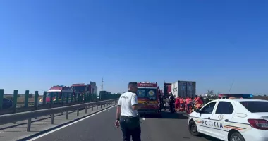 Accident rutier pe A2. Trei autoturisme implicate
