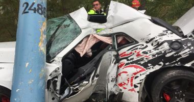 GALERIE FOTO / GRAV ACCIDENT RUTIER ÎN MAMAIA. O mașină a intrat într-un stâlp - 4