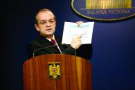 Boc promite curățirea instituțiilor statului de carnetele de partid