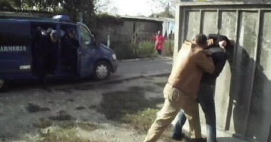 Stire din Eveniment : Imagini cu jandarmi la datorie