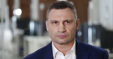 Stire din Actualitate : Kievul se pregătește de iarnă. Oraşul a pregătit stocuri de combustibil, generatoare de energie, alimente şi apă potabilă