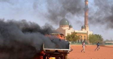 Stire din Actualitate : Trei biserici incendiate la Niamey, unde se extind manifestațiile contra Charlie Hebdo