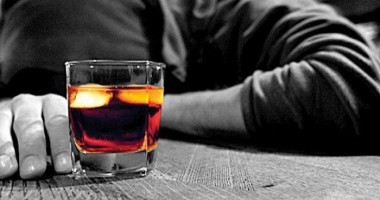 Stire din Eveniment : NOUL COD RUTIER / ȘOFERII SE POT URCA BĂUȚI LA VOLAN. Calculează-ți alcoolemia AICI!