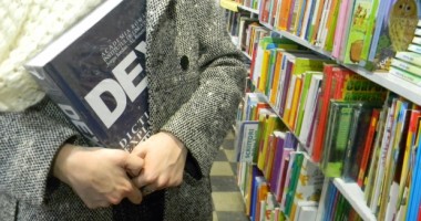 Stire din Diverse : Află care sunt cele mai furate cărți din librării
