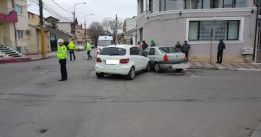 Galerie foto. ACCIDENT LA CONSTANȚA, DIN CAUZA UNUI ȘOFER CERTAT CU "STOPUL". Trei mașini avariate! - 2