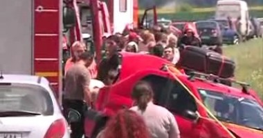 Galerie FOTO. Măcel pe Autostradă, în drum spre Constanța. Un autocar plin cu turiști s-a RĂSTURNAT: 29 victime - 4