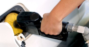 A alimentat cu benzină și s-a făcut nevăzut