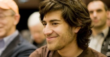 Stire din Actualitate : Aaron Swartz, cofondator al site-ului Reddit, în vârstă de 26 de ani, s-a sinucis
