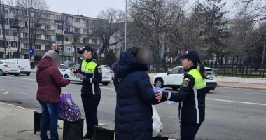 Stire din Eveniment : Alertă pentru vârstnici. Polițiștii explică cele mai periculoase metode de înșelăciune