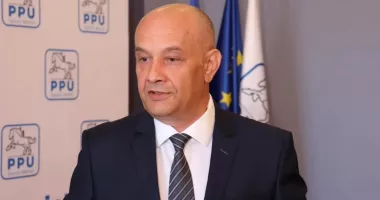 Stire din Politică-Administrație : PUSL cere sprijin parlamentar pentru legea care limitează accesul minorilor la social media