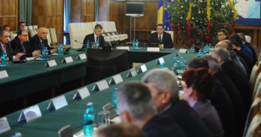 Stire din Politică-Administrație : Schimbări în GUVERNUL PONTA 2: Lista completă a miniștrilor