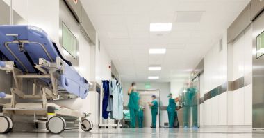 Stire din Eveniment : O femeie și-a abandonat intenționat băiatul de 9 ani în spital: fetița era și ea internată