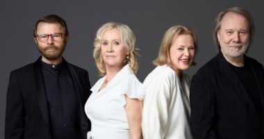 Stire din Actualitate : Legendara trupă ABBA a lansat prima melodie cu tematică de Crăciun