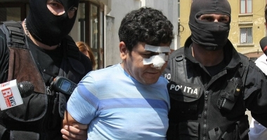 Stire din Eveniment : 23 DE ANI DUPĂ GRATII, pentru afaceristul care a ucis un polițist, în trafic