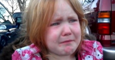 Stire din Fun : Lacrimile ei au strâns peste 2 milioane de vizualizări pe Youtube! Iată de ce plânge micuța