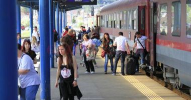 Stire din Social : Vești bune pentru studenți! Legea privind transportul feroviar gratuit, promulgată