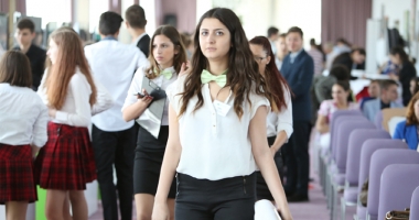 Stire din Social : Absolvenții de liceu se pot înscrie la AJOFM pentru căutarea  unui loc de muncă
