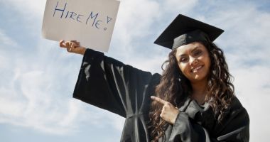 Stire din Social : Absolvenții de liceu își pot depune dosarele pentru șomaj