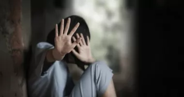 Stire din Eveniment : Caz șocant! Un bărbat, acuzat că și-a abuzat ani la rând nepoata